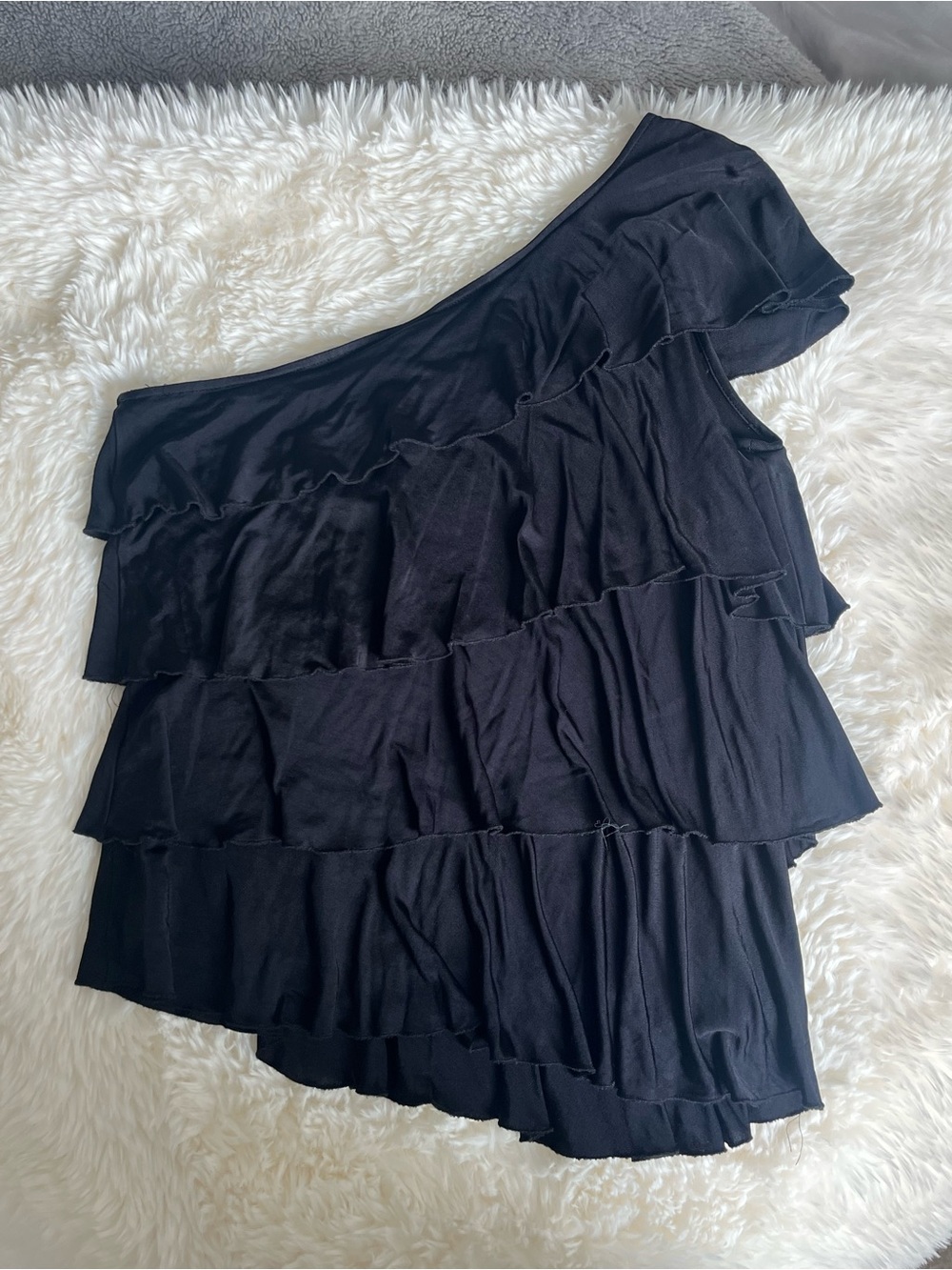 Black One-Shoulder Tiered Ruffle Top - Picture 4 of 4